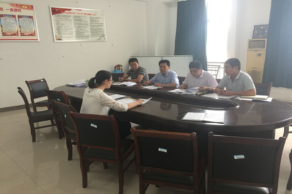 1505896734684144.jpg 中心组学习.jpg